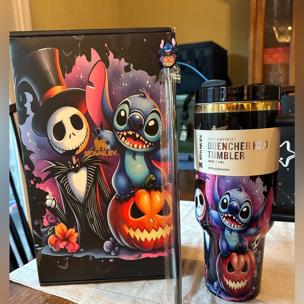 Stanley Quencher H2.0 Tumbler with Halloween Design
